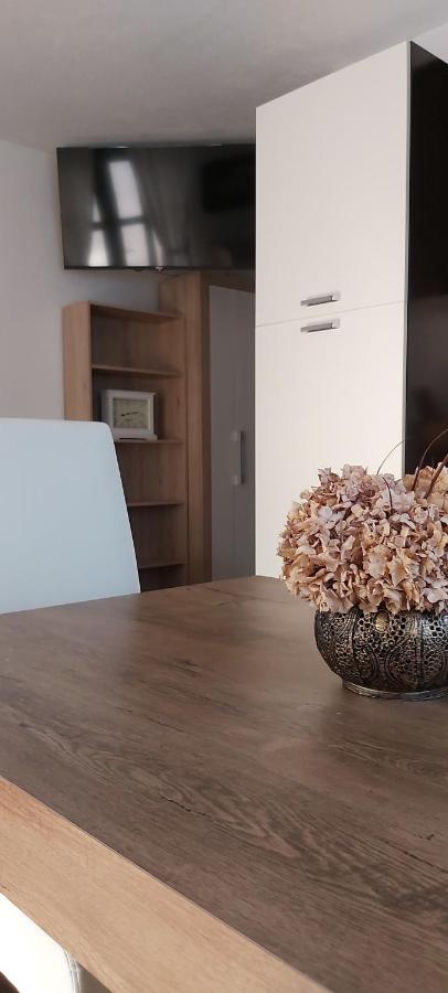 Apartment Iva Njivice Eksteriør bilde