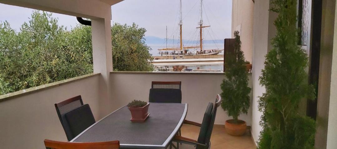 Apartment Iva Njivice Eksteriør bilde
