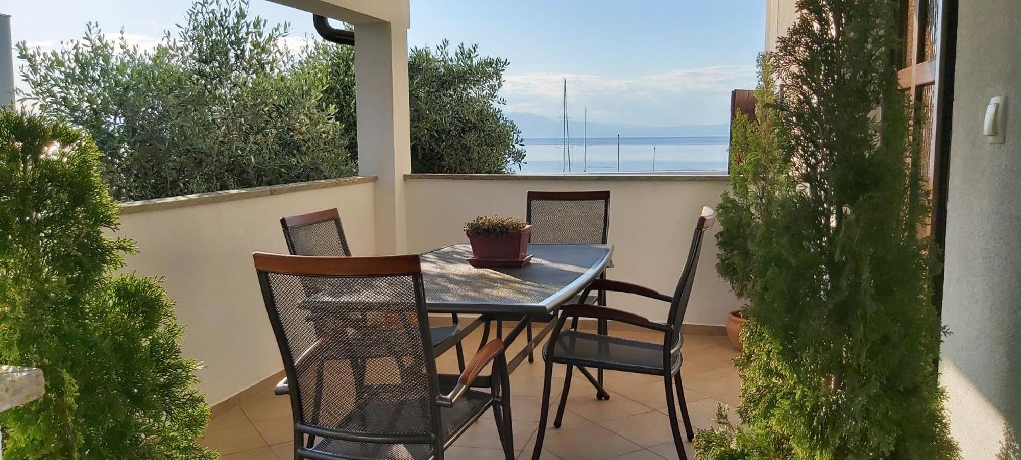 Apartment Iva Njivice Rom bilde
