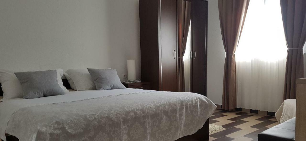 Apartment Iva Njivice Eksteriør bilde